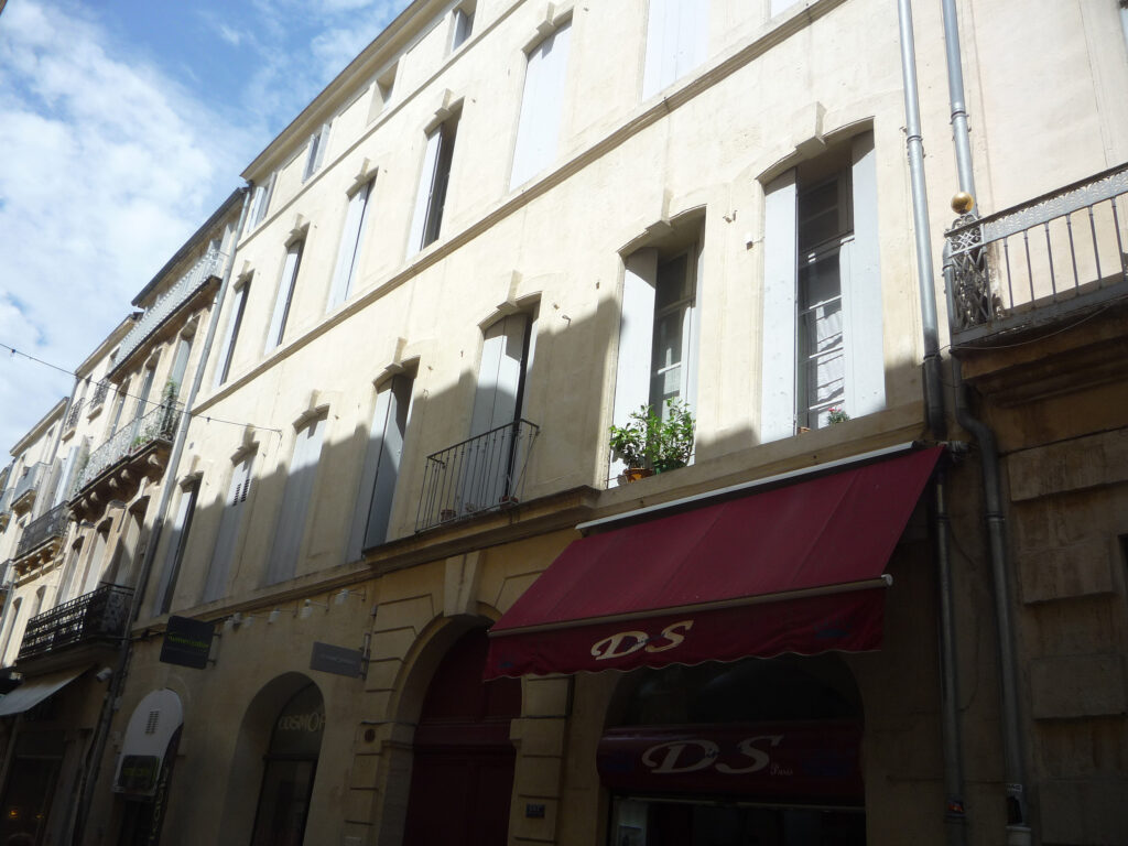 Programme : réaménagement d’un appartement dans un immeuble du 18°s en centre historique de Montpellier

Maîtrise d’ouvrage : privé

Localisation : Montpellier (Hérault)

Budget : 100 000 euros HT

Année : livraison juillet 2014

Mission : SUIVI DE CHANTIER – mission conseil en aménagement intérieur et couleur

Équipe : SC//ARCHI mandataire – collaborateur ARCHIEDRE